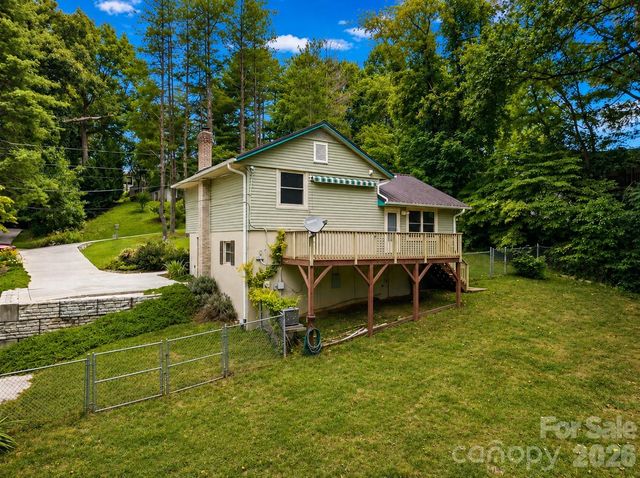135 Plantation Drive, Hendersonville, NC 28792