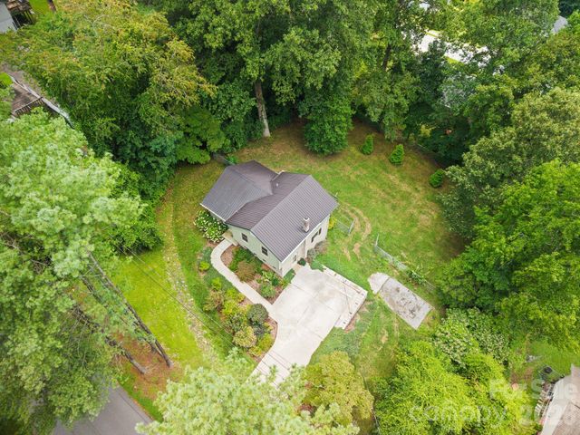 135 Plantation Drive, Hendersonville, NC 28792