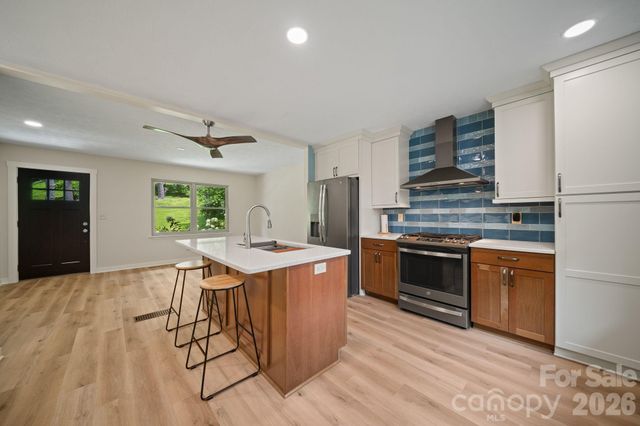 135 Plantation Drive, Hendersonville, NC 28792