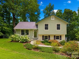 135 Plantation Drive, Hendersonville, NC 28792