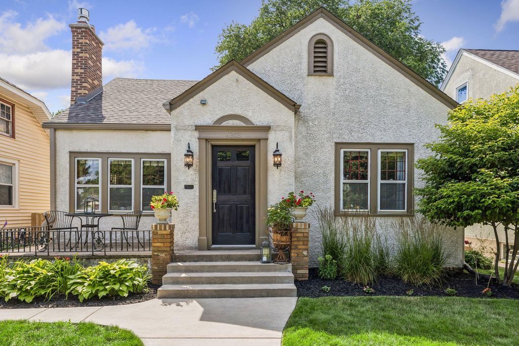 4202 Portland Avenue, Minneapolis, MN 55407