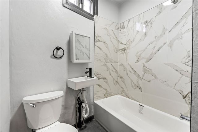 1306 Complete St, Marshall Shadeland, PA 15212