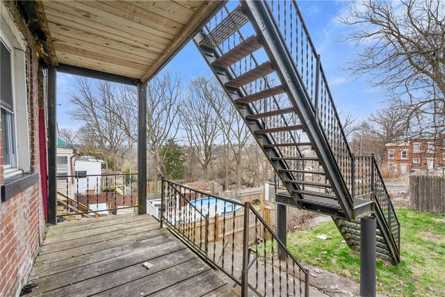 1306 Complete St, Marshall Shadeland, PA 15212