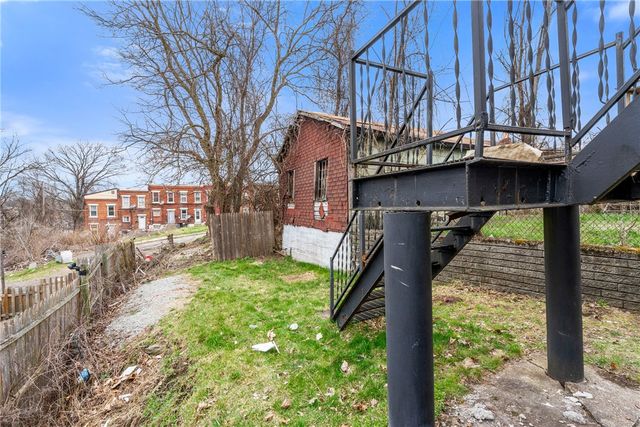 1306 Complete St, Marshall Shadeland, PA 15212