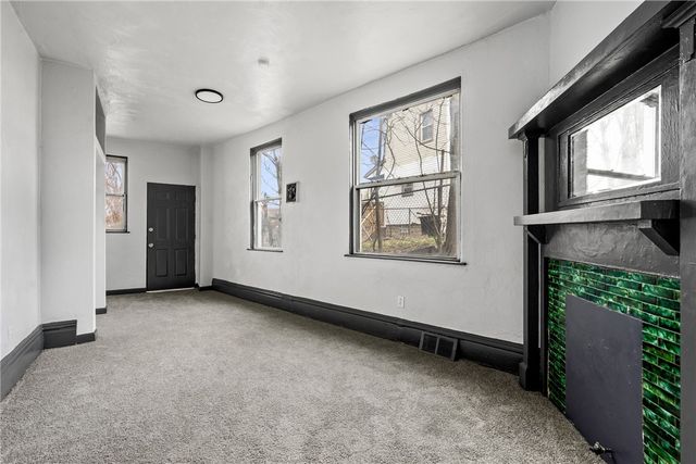 1306 Complete St, Marshall Shadeland, PA 15212