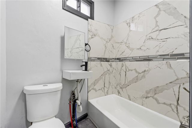 1306 Complete St, Marshall Shadeland, PA 15212