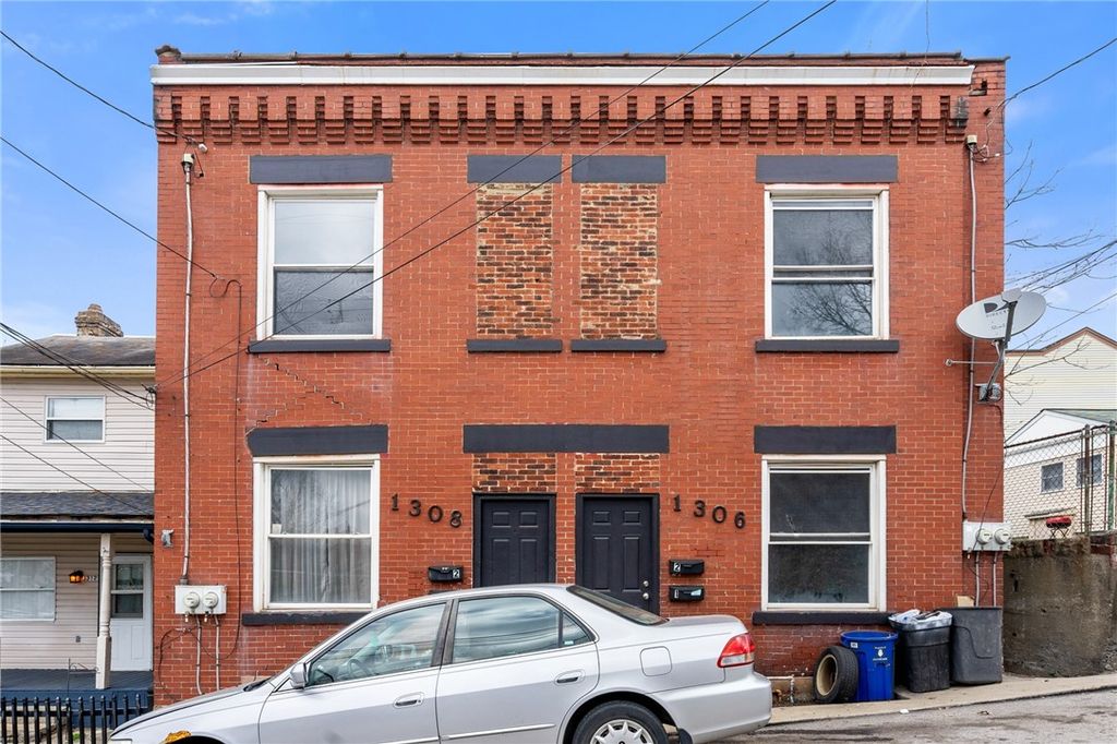 1306 Complete St, Marshall Shadeland, PA 15212