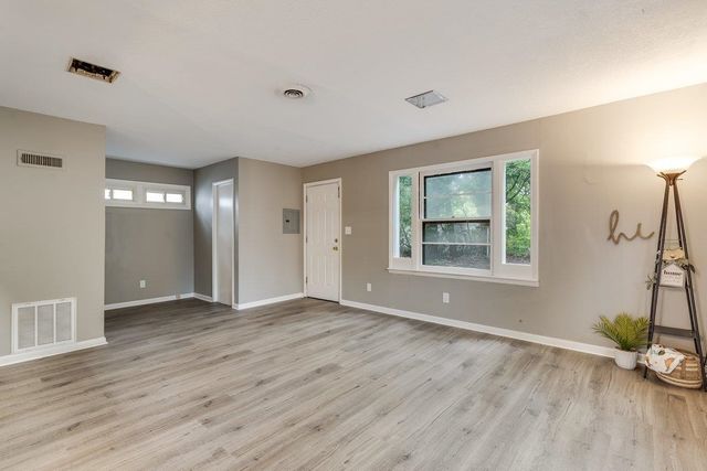 1514 N Battin St, Wichita, KS 67208