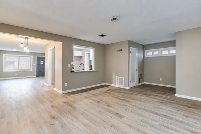 1514 N Battin St, Wichita, KS 67208