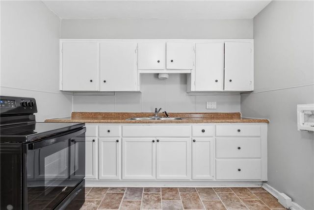 7944 Oak Street, Kansas City, MO 64114