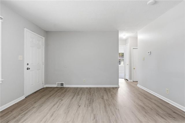 7944 Oak Street, Kansas City, MO 64114