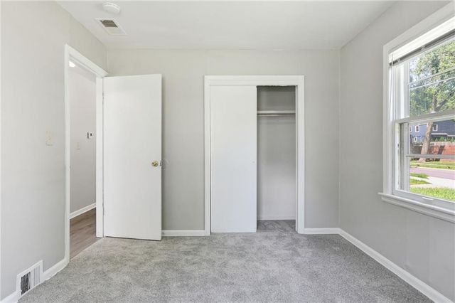 7944 Oak Street, Kansas City, MO 64114
