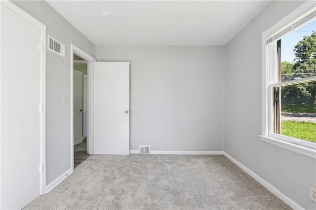 7944 Oak Street, Kansas City, MO 64114