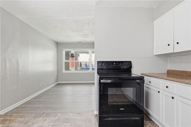 7944 Oak Street, Kansas City, MO 64114