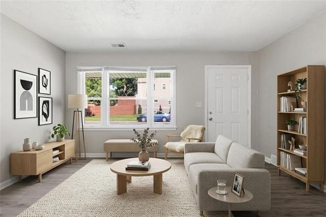 7944 Oak Street, Kansas City, MO 64114