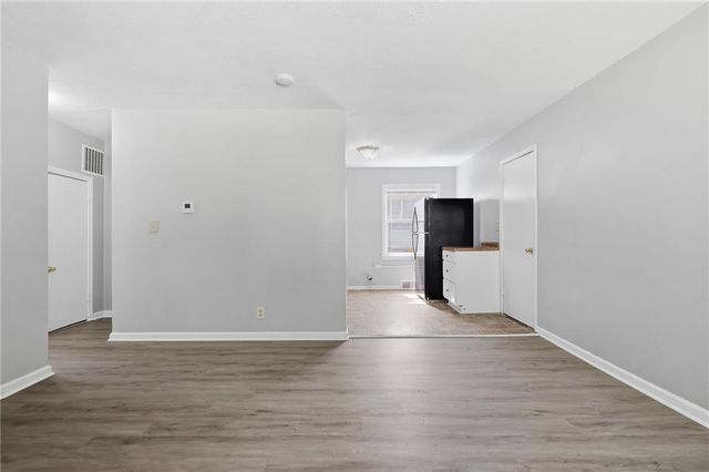 7944 Oak Street, Kansas City, MO 64114