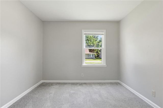 7944 Oak Street, Kansas City, MO 64114