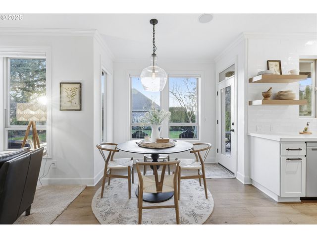 2863 OLYMPIC St, Woodburn, OR 97071