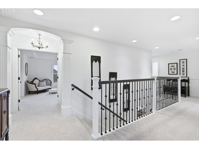 2863 OLYMPIC St, Woodburn, OR 97071