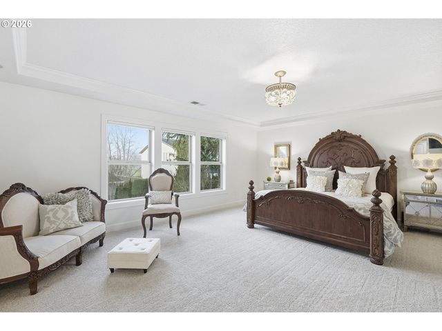 2863 OLYMPIC St, Woodburn, OR 97071