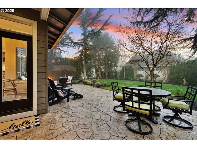 2863 OLYMPIC St, Woodburn, OR 97071