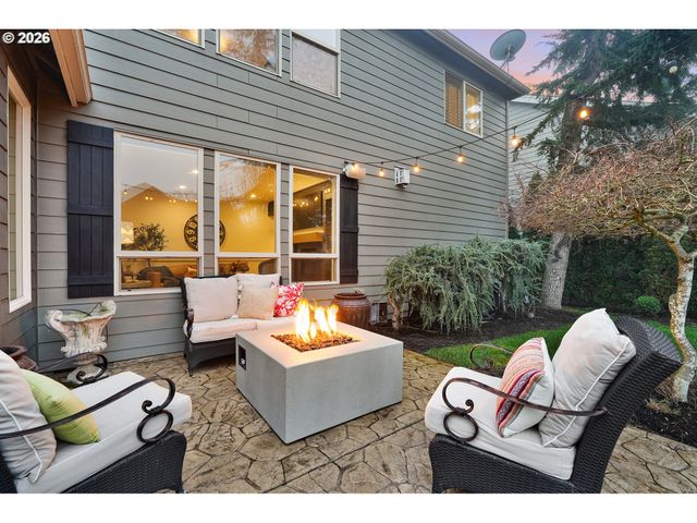 2863 OLYMPIC St, Woodburn, OR 97071