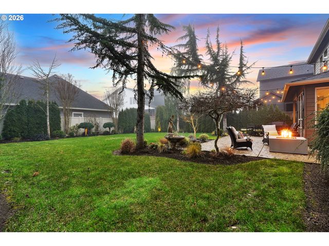 2863 OLYMPIC St, Woodburn, OR 97071