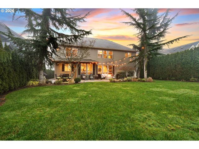 2863 OLYMPIC St, Woodburn, OR 97071