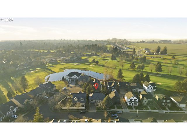 2863 OLYMPIC St, Woodburn, OR 97071