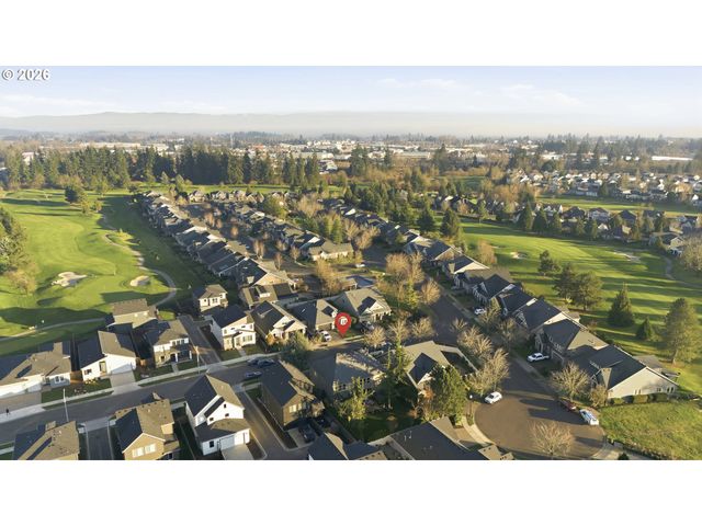 2863 OLYMPIC St, Woodburn, OR 97071