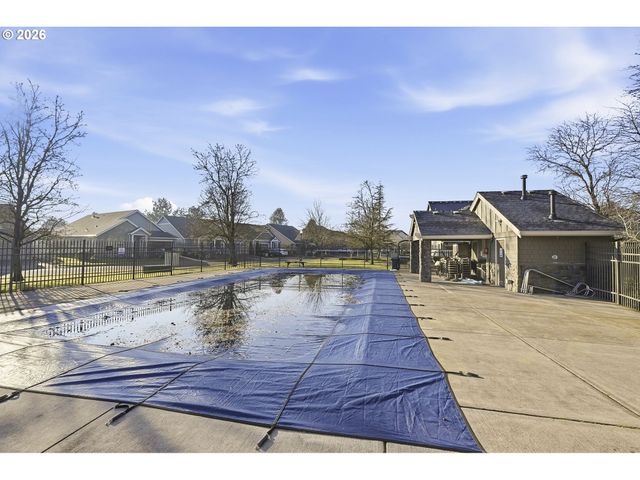 2863 OLYMPIC St, Woodburn, OR 97071