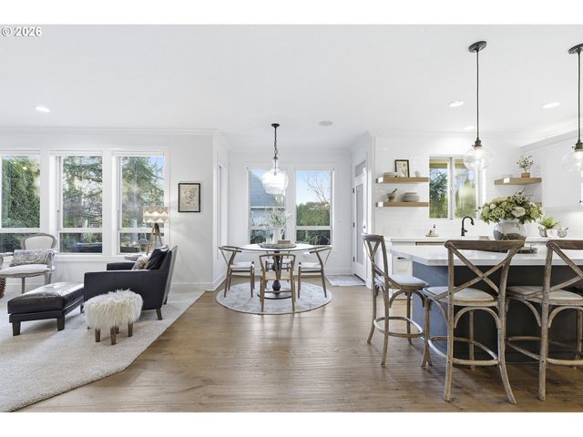 2863 OLYMPIC St, Woodburn, OR 97071