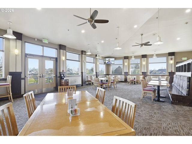 2863 OLYMPIC St, Woodburn, OR 97071