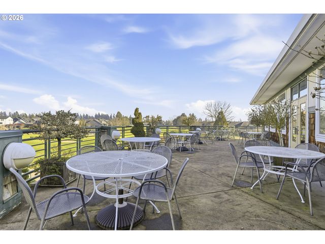 2863 OLYMPIC St, Woodburn, OR 97071