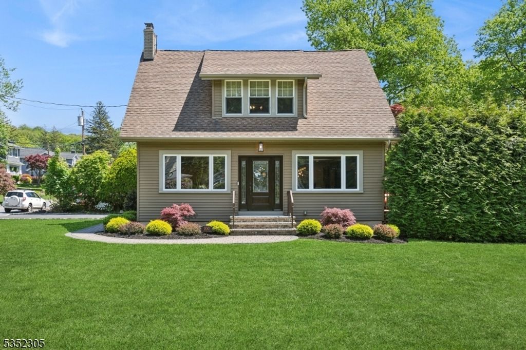 100 Mountain Ave, North Caldwell Boro, NJ 07006
