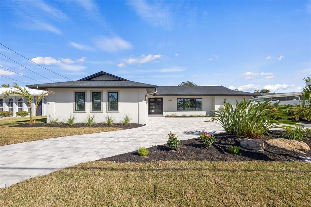 Image 2 of property listing at 475 ISLAND WAY, Clearwater Beach, FL 33767