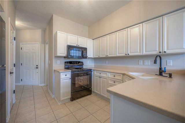 21063 W 118th Terrace, Olathe, KS 66061