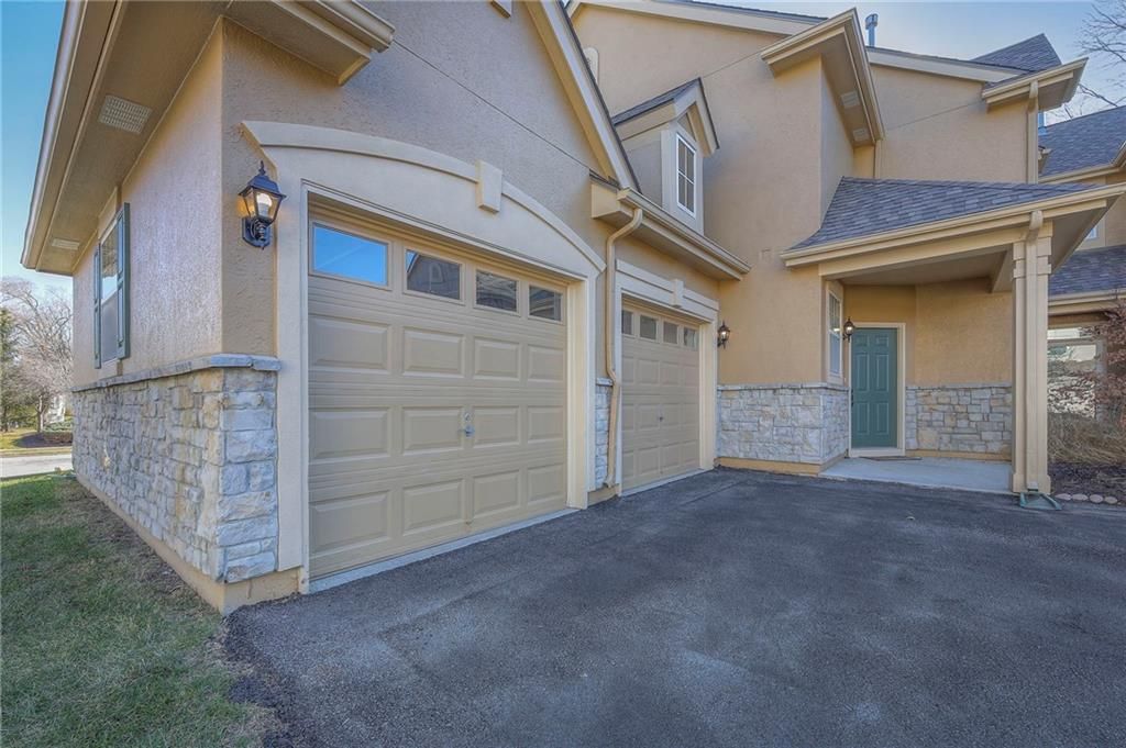 21063 W 118th Terrace, Olathe, KS 66061