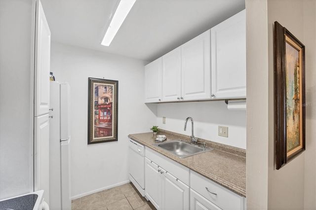 3241 BENEVA ROAD 203, Sarasota, FL 34232