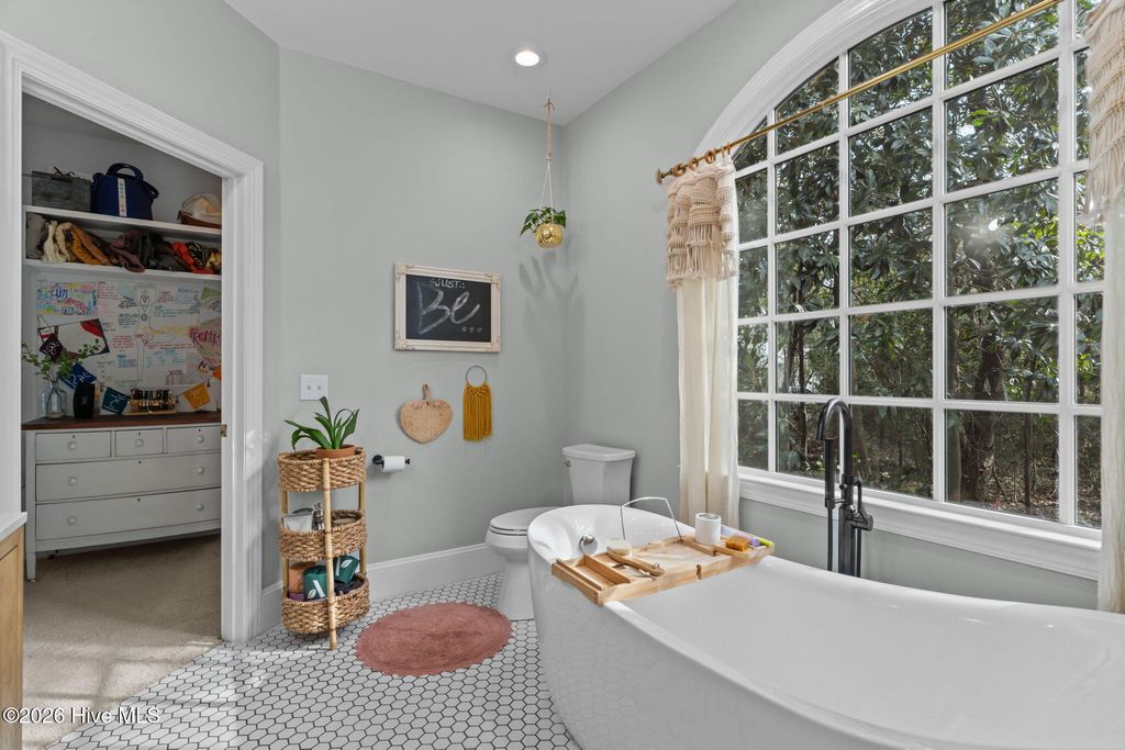 Image 35 of property listing at 1401 Avenel Drive, Wilmington, NC 28411