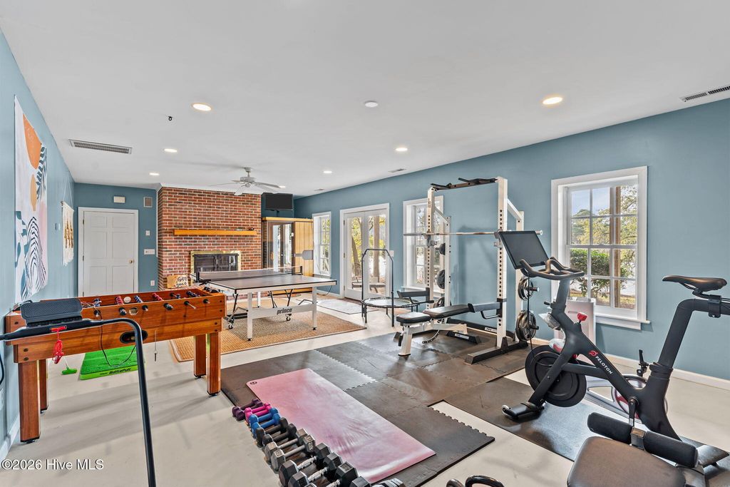 Image 44 of property listing at 1401 Avenel Drive, Wilmington, NC 28411