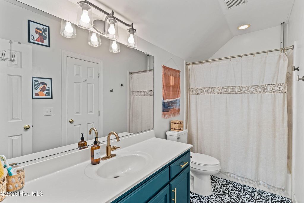 Image 50 of property listing at 1401 Avenel Drive, Wilmington, NC 28411