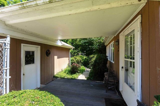 25111 VALLEY Drive, Pleasant Valley, IA 52722