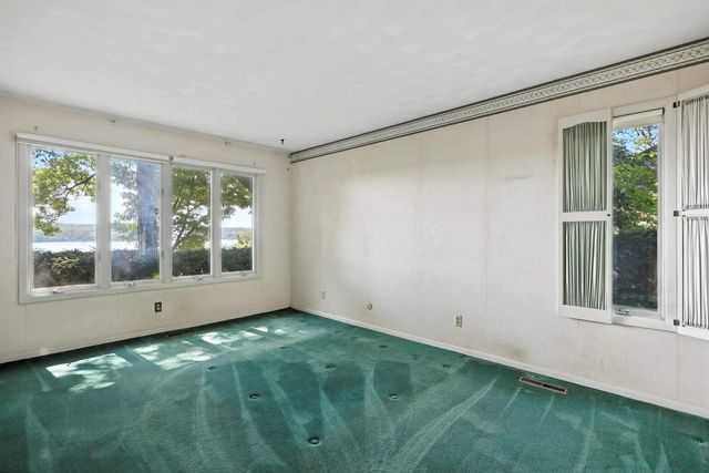 25111 VALLEY Drive, Pleasant Valley, IA 52722