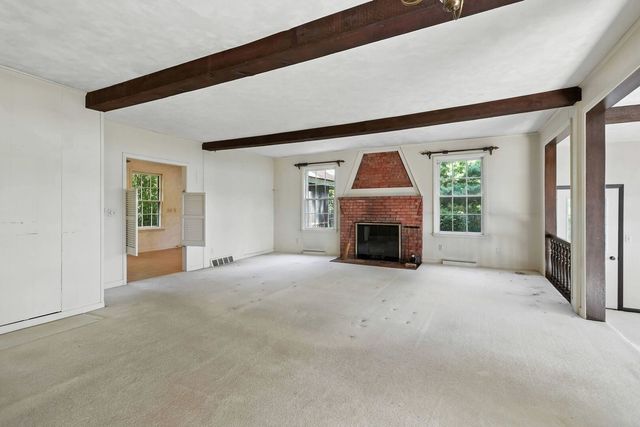 25111 VALLEY Drive, Pleasant Valley, IA 52722