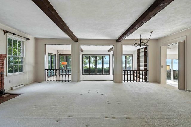 25111 VALLEY Drive, Pleasant Valley, IA 52722