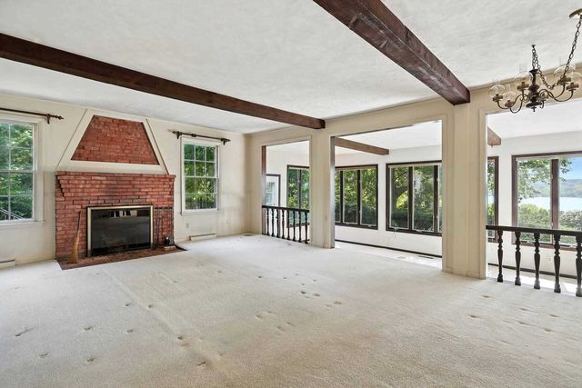 25111 VALLEY Drive, Pleasant Valley, IA 52722