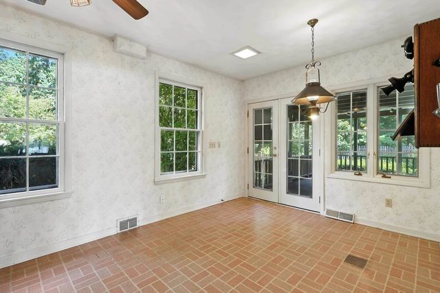 25111 VALLEY Drive, Pleasant Valley, IA 52722