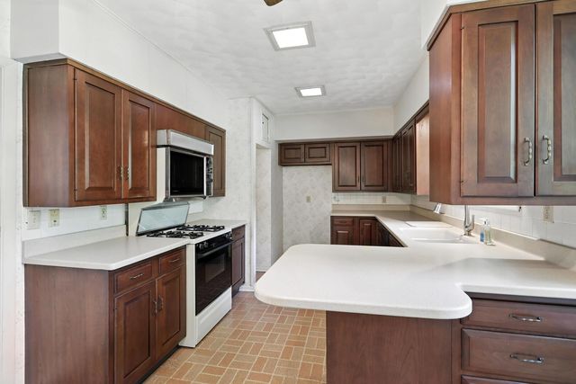 25111 VALLEY Drive, Pleasant Valley, IA 52722