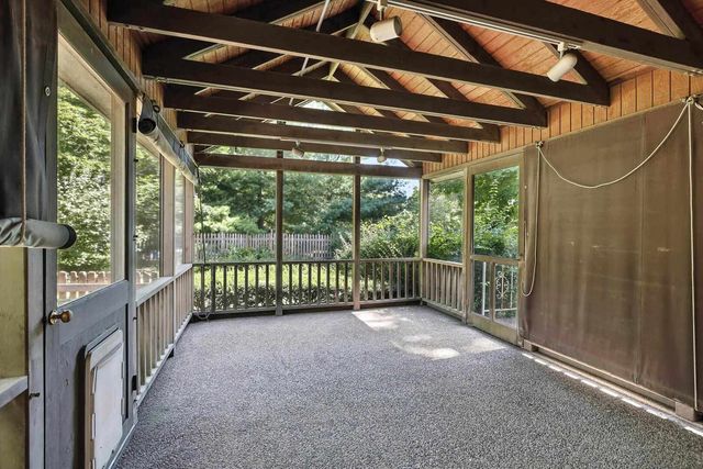 25111 VALLEY Drive, Pleasant Valley, IA 52722